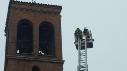 Dopo il crollo, il campanile è pericolante: zona off limits