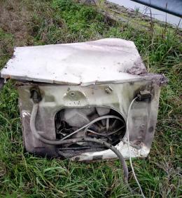 Dall’acqua spunta una lavatrice