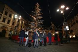 La piazza si accende per le feste