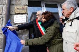 Una targa in palestra per ricordare Alex