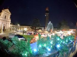 I mercatini scaldano la piazza