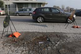Colabrodo d'asfalto vicino al centro