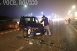 Fa inversione a "U" nella nebbia, si schianta