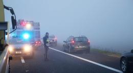 Camion si schianta sulla strada bagnata