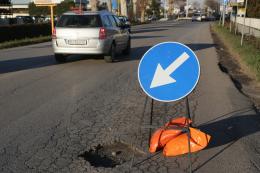 Viale Porta Po, asfalto a pezzi