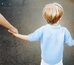 “Sottrae” il figlio al padre, madre condannata