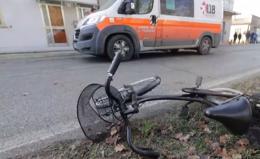 Ciclista investito da un'auto, è grave