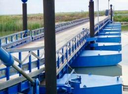 Il ponte di barche di Santa Giulia ha riaperto al transito dei veicoli 