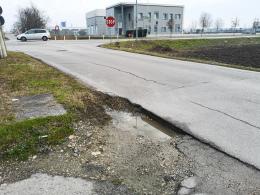 La frazione circondata da buche