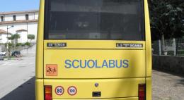 Schianto tra uno scuolabus e un furgoncino