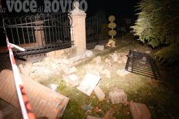 Centra il muretto di una villa, tre feriti