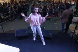 Federica Carta fa il pieno di fan