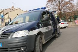 Bambino disabile scappa da casa e si perde, lo salvano i vigili