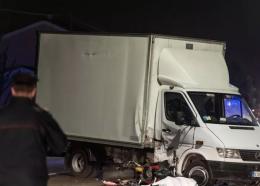 Terribile schianto: in moto contro un furgone, muore calciatore padre di due figli
