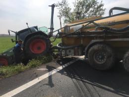 Trattore si ribalta, Romea bloccata