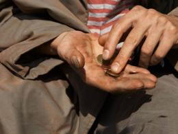 Invalidi e malati, italiani, rischiano di finire in strada