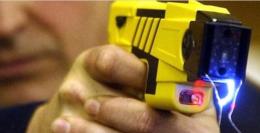 Contro il crimine arriva la pistola elettrica