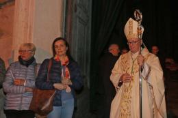 Duomo gremito per la veglia pasquale