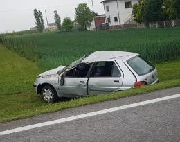 Capotta più volte in strada: 53enne miracolata