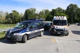 Schianto evitato per un pelo al solito incrocio
