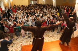 Senza zaino, aumentano i sorrisi