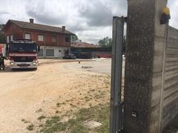 Paura al mercato ortofrutticolo, a fuoco un capannone
