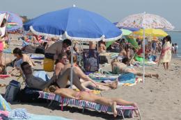 Arriva l'estate, pienone in spiaggia