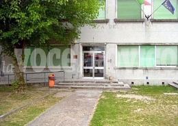 Cede il soffitto, crollo in aula