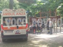 Colpita alla testa da un frisbee. Accorrono vigili e Suem