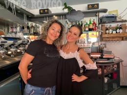 La compagnia del Bpassion e il ristoro dopo i tuffi in piscina