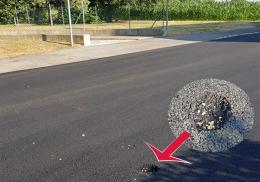 Via Maffei, appena asfaltata già con la buca. La risposta del Comune
