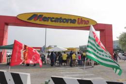 "Mercatone Uno, aiutiamo i dipendenti"