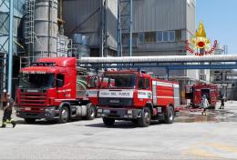 Risolta l'emergenza alle vetrerie: grazie a pompieri e lavoratori