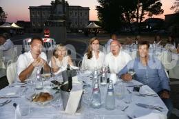 La piazza in total white, un successo