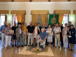 Che festa per gli emigrati, bentornati a casa