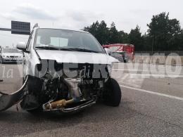 Inversione in tangenziale, pauroso schianto e un ferito