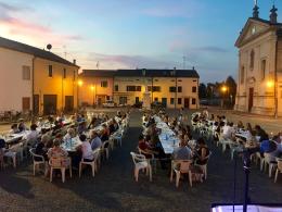 A Gaiba pure il sindaco fa il cameriere