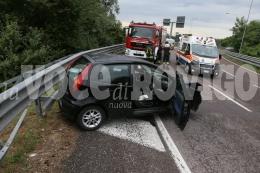 Schianto alla rotatoria, due bimbi in ospedale