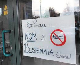 Prende un brutto voto, bestemmia in faccia al prof