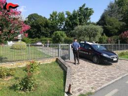 Spara alla figlia e poi tenta di uccidersi: la ragazza è in fin di vita, arrestato il padre