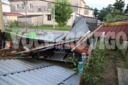 Garage abbattuti, alberi sradicati, vie allagate. Danni anche alla cattedrale
