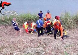 E' morta la donna finita nel fiume, soccorsa da un eroe