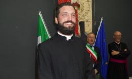 Don Daniele si prende una pausa dal servizio pastorale