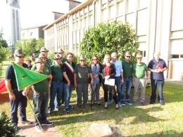 Nonni e genitori si rimboccano le maniche e sistemano la scuola