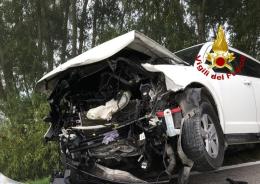 Tremendo frontale, muore a 100 metri da casa
