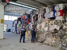 Così il capannone diventa una discarica