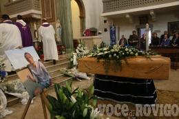 Una folla in lacrime, "Addio Giulio, ma resterai sempre con noi"