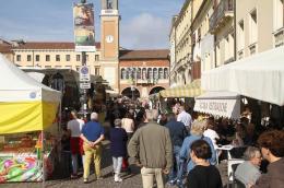 "Noi che operiamo in fiere e sagre, siamo stati dimenticati"