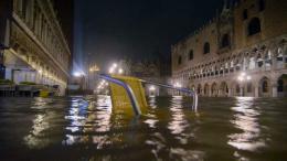 Acqua alta record, disastro a Venezia