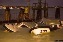 Inferno in laguna: barche in piazza e strade come fiumi